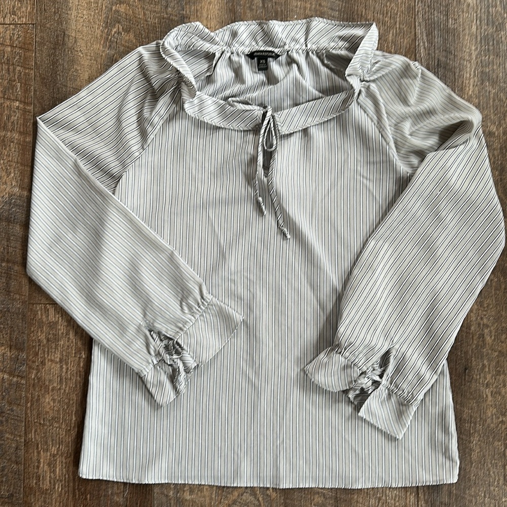 Banana Republic white, tan and black ruffle tie neck and sleeve blouse - Picture 8 of 12